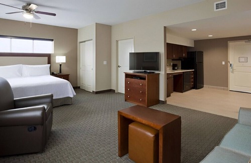Kutzky Park House | Pampering Retreat near Quarry Hill Nature Center