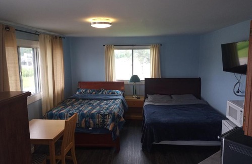Otonabee-South Monaghan Hotel | Park Side Motel