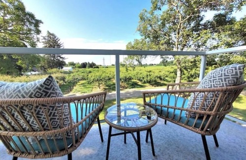 Vineland House | Peach View Retreat