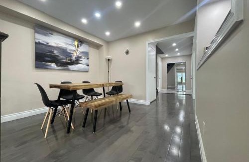 Erin Mills House | Perfect Friends & Family Getaway - Spacious 3BR with Backyard