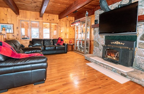 Minden Hills Cottage | Pine Springs Retreat + Hot Tub & Sauna Lake Kushog