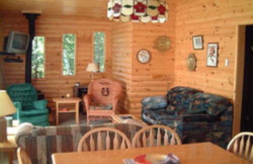 Kenora Cabin | Portage Lodge - Cabin #7 (2 people) - Kenora, Ontario, Canada