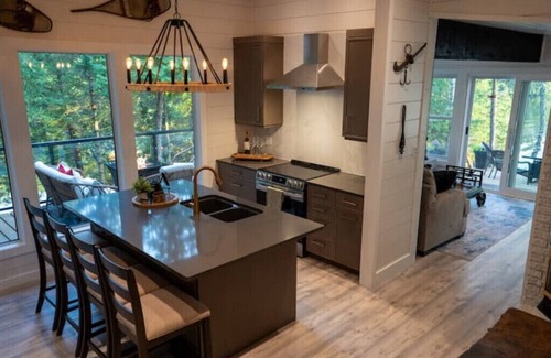 Highlands East Cottage | Private Peninsula Retreat - Beach/Jumping Rocks/Hammock/Fire Pit/Sunsets