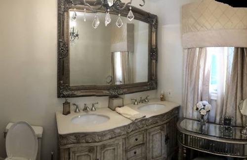Clarkson-Lorne Park Resort | Private room ∙ 1 guest