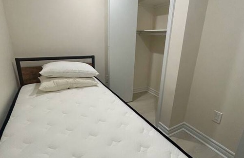 Durham Region Resort | Private room ∙ 1 guest