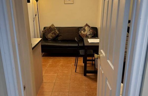 Central Erin Mills Resort | Private room ∙ 3 guests