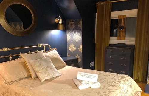 Midland House | PRIVATE ROOM IN HISTORIC HOUSE