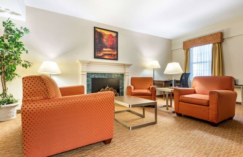 Point Edward Hotel | Quality Inn Sarnia