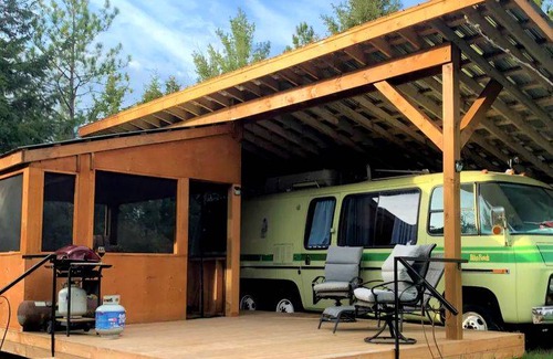 Blackstock RV Rental | Recreational vehicle (RV) ∙ 1 bedroom ∙ 6 guests