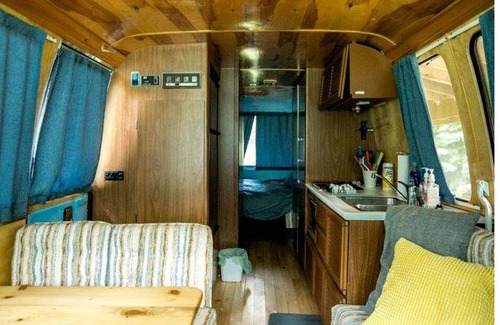 Blackstock RV Rental | Recreational vehicle (RV) ∙ 1 bedroom ∙ 6 guests