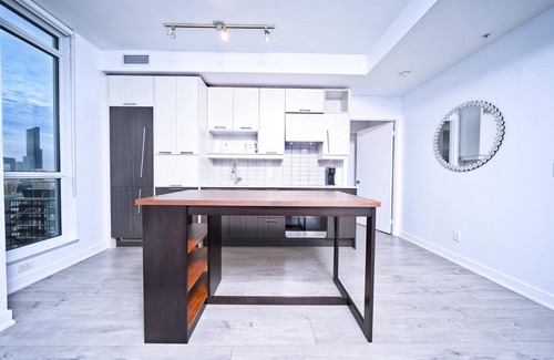 Downtown Toronto Apartment | RivetStays - The Social
