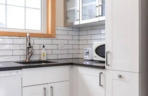 Lake of Bays Cabin | Serene, breathtaking waterfront views in Muskoka, half an hour from Algonquin!