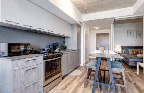 Riverside House | South Riverdale Suite with High speed WiFi and Balcony