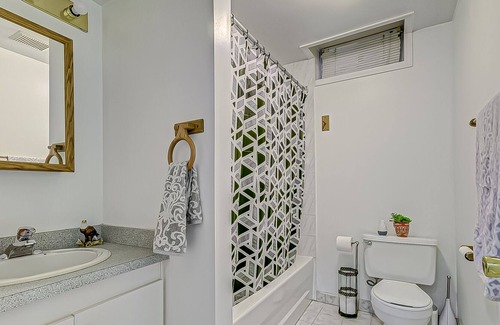 East Credit House | Spacious 2BR Guest Suite - Heart of Mississauga