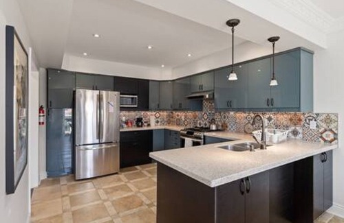 East Credit House | Spacious Home In Mississauga