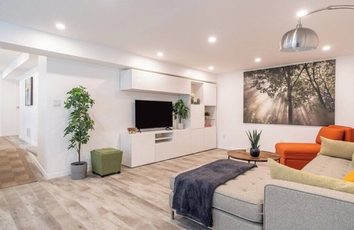 Brantford Apartment | Spacious Luxury Apt w/ King Bed - Central Location