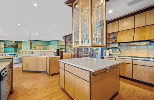 New Brighton House | Spacious Luxury Retreat Lakehouse