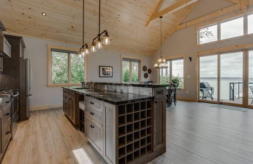 Port McNicoll Apartment | Spectacular Waterfront three Bedroom Home!