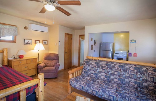 Walker Cabin | Steamboat Bay Resort cabin 6 - couples getaway