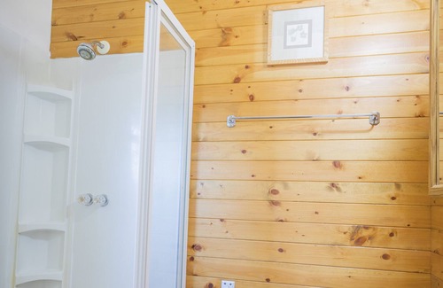 Walker Cabin | Steamboat Bay Resort cabin 6 - couples getaway