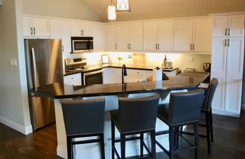 Trent Lakes Cottage | Stunning Four Season Cottage
