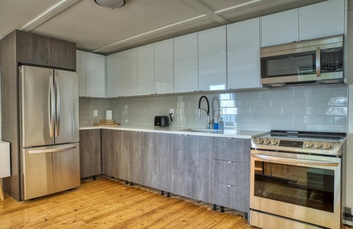 Wainfleet Cottage | Suite 207: Beautiful 2-Bedroom Beachfront Suite