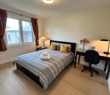 Emery House | Super Cosy Peaceful room with Garden view free Parking
