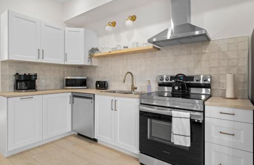 Belleville Apartment | The Belvedere:Front Street Flats