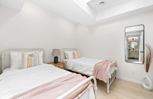Belleville Apartment | The Belvedere:Front Street Flats