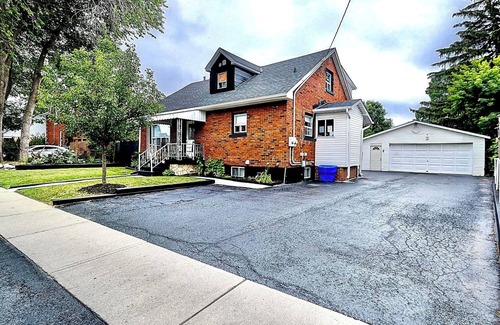 Brampton West House | THE CENTRAL OASIS | Beautifully Designed Private 3 Bedroom