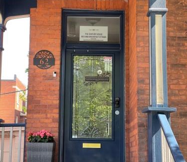 Downtown Ottawa Bed & Breakfast | The Century House Bed and Breakfast Ottawa