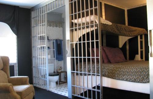 Cobourg Hotel | The King George Inn