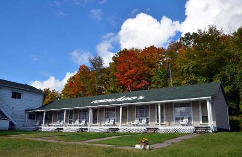 Unorganized Centre Parry Sound Hotel | Tornado's Motel