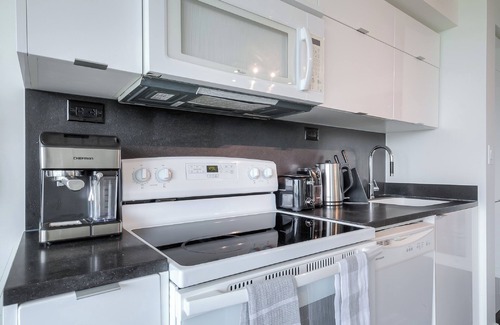 CityPlace Apartment | Toronto Lakeshore Bliss
