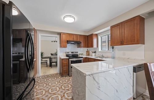 Halton Hills House | Tranquil & Comfortable: 5BR Retreat in Georgetown