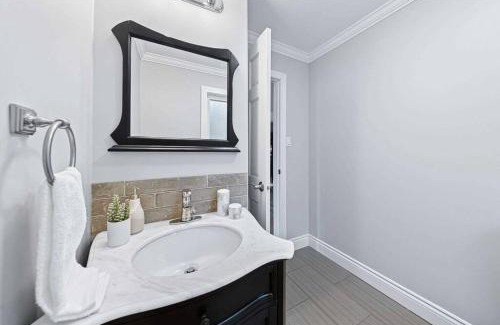 Hastings Highlands House | Ultimate Lakeview Retreat - Hot Tub, Paddle & Play