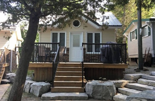 Port McNicoll Cottage | Victoria Harbour Cottages Loft Chalet