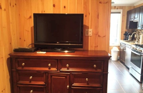 Tay Cottage | Victoria Harbour Cottages One Bedroom Chalet