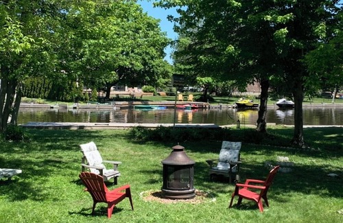 Lagoon City Cottage | Waterfront cottage in Lagoon City resort at Lake Simcoe access to private beach