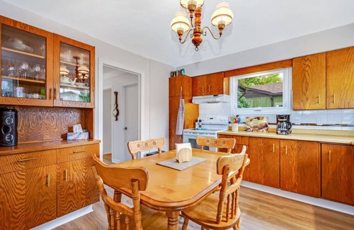 Drummond-North Elmsley Cottage | Waterfront Cottage, Wi-Fi | Netflix | Dog Friendly