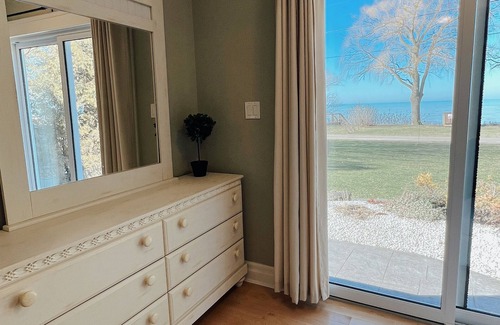 Dashwood Cottage | Waterfront, Lake Huron, Sunset, Grand Bend, Golf, Dining, Theatre,