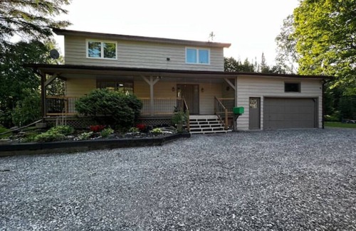 Baddow Cottage | Welcome to the Kozy Kave situated in Fenelon Falls