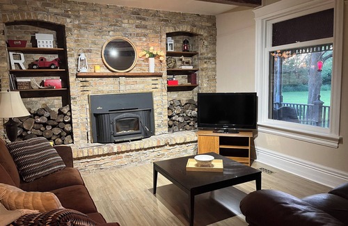 Palmerston Other | Whites Junction Rural Retreat - cozy farmhouse with small town charm