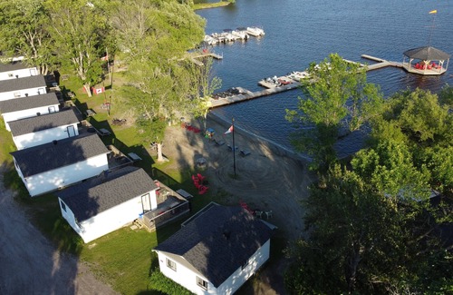 Lavigne Cottage | Wood Pecker #12 lake side 4 Bedroom cottage