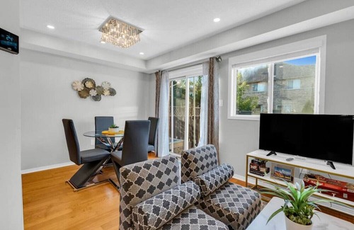 Pickering House | Your Warm Abode at Prime Highbush Area w/ Backyard