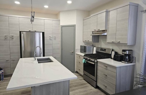 Lethbridge House | $0 Cleaning Fee | Huge 4BR Westside Oasis | Close to UofL & YMCA | Room for 9