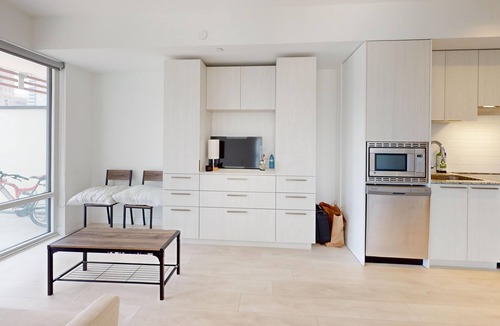 Bay Cloverhill Condo | 1+1 BR Eaton Centre, TMU, UofT, TGH SickKids