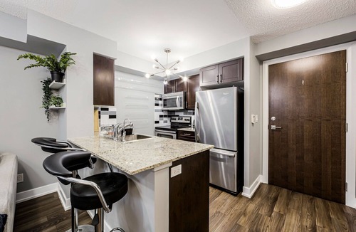 Etobicoke Apartment | 1 BDRM w pool. Perfect location. Free parking