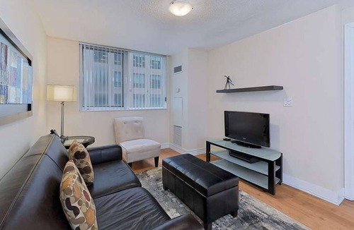 Toronto Entertainment District Apartment | 1 Bedroom/1 Bathroom Suite