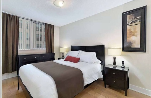Toronto Entertainment District Apartment | 1 Bedroom/1 Bathroom Suite
